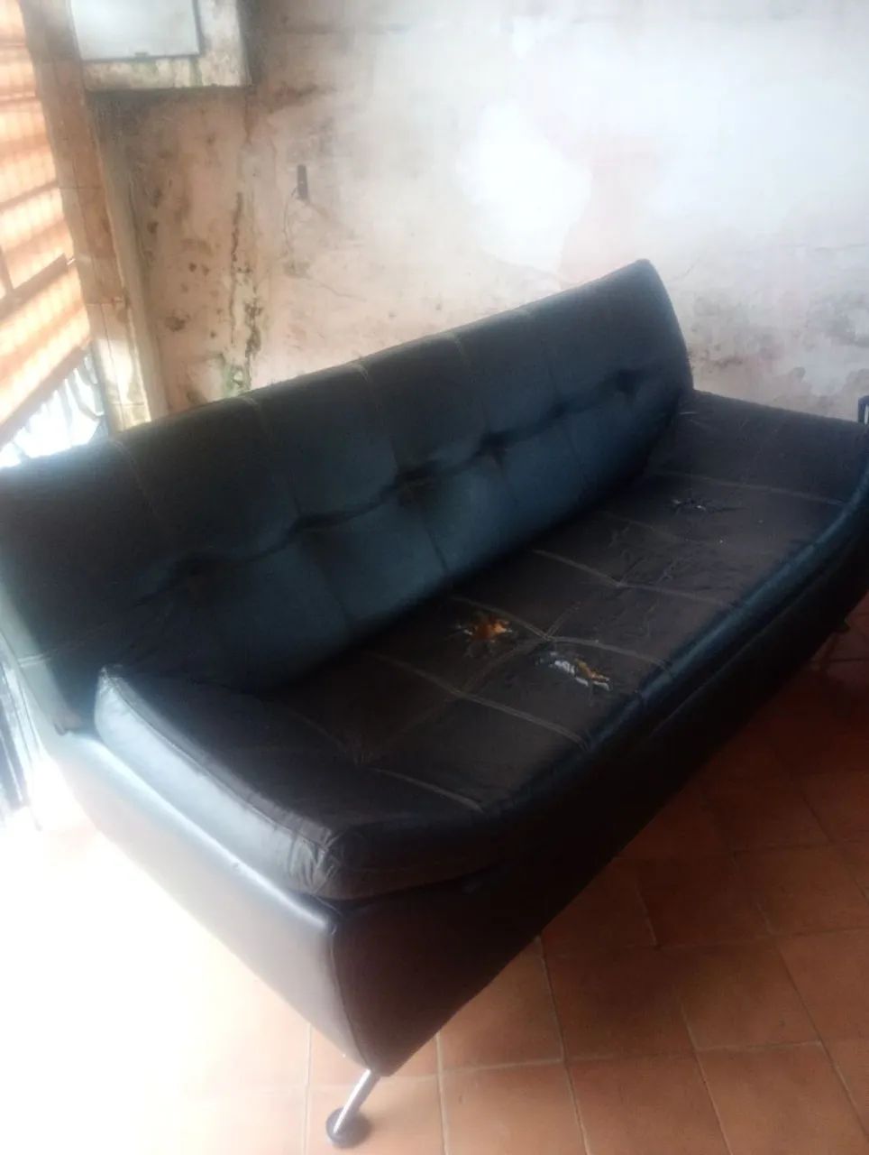 Sofá 3 lugares couro / entrego / aceito cartão  - Foto 5