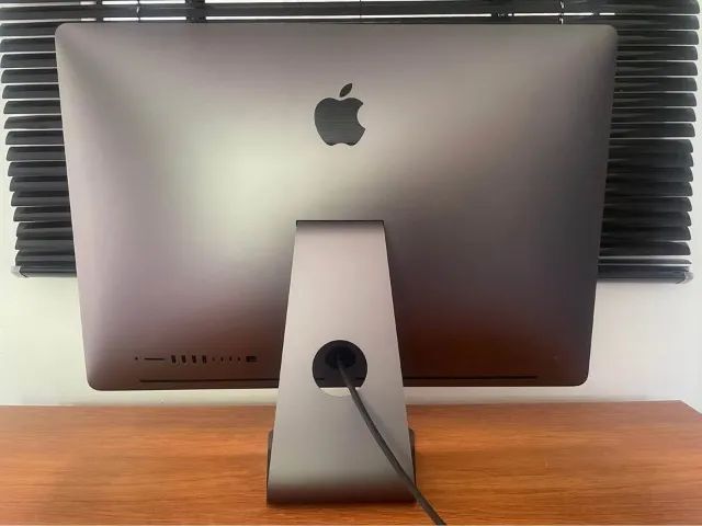 iMac Pro 5K 3,2 Xeon W 8-Core Pro VEGA 56 8 GB 32GB Ram 1TB SSD