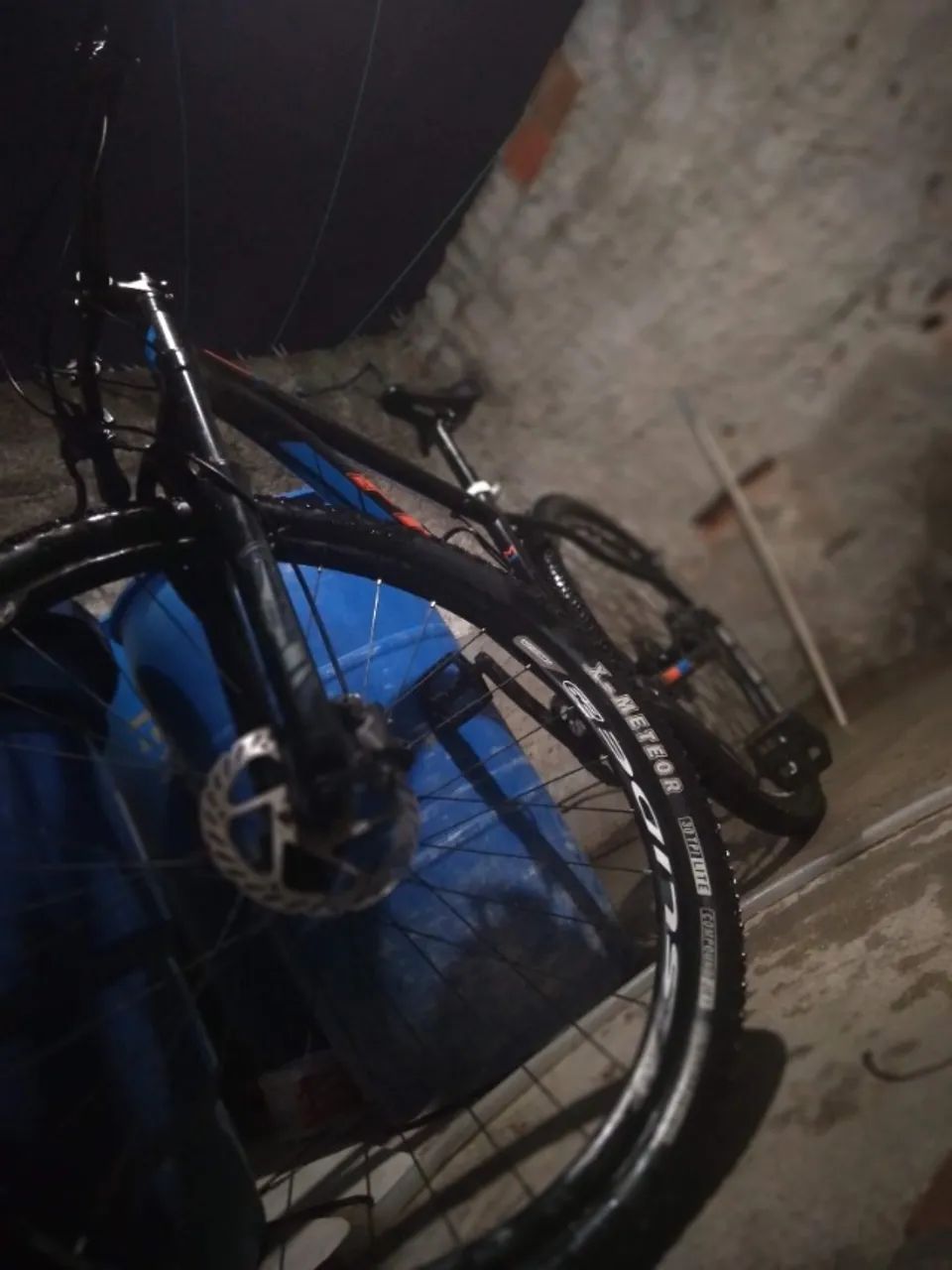 Bicicleta aro 29 preta - Foto 2