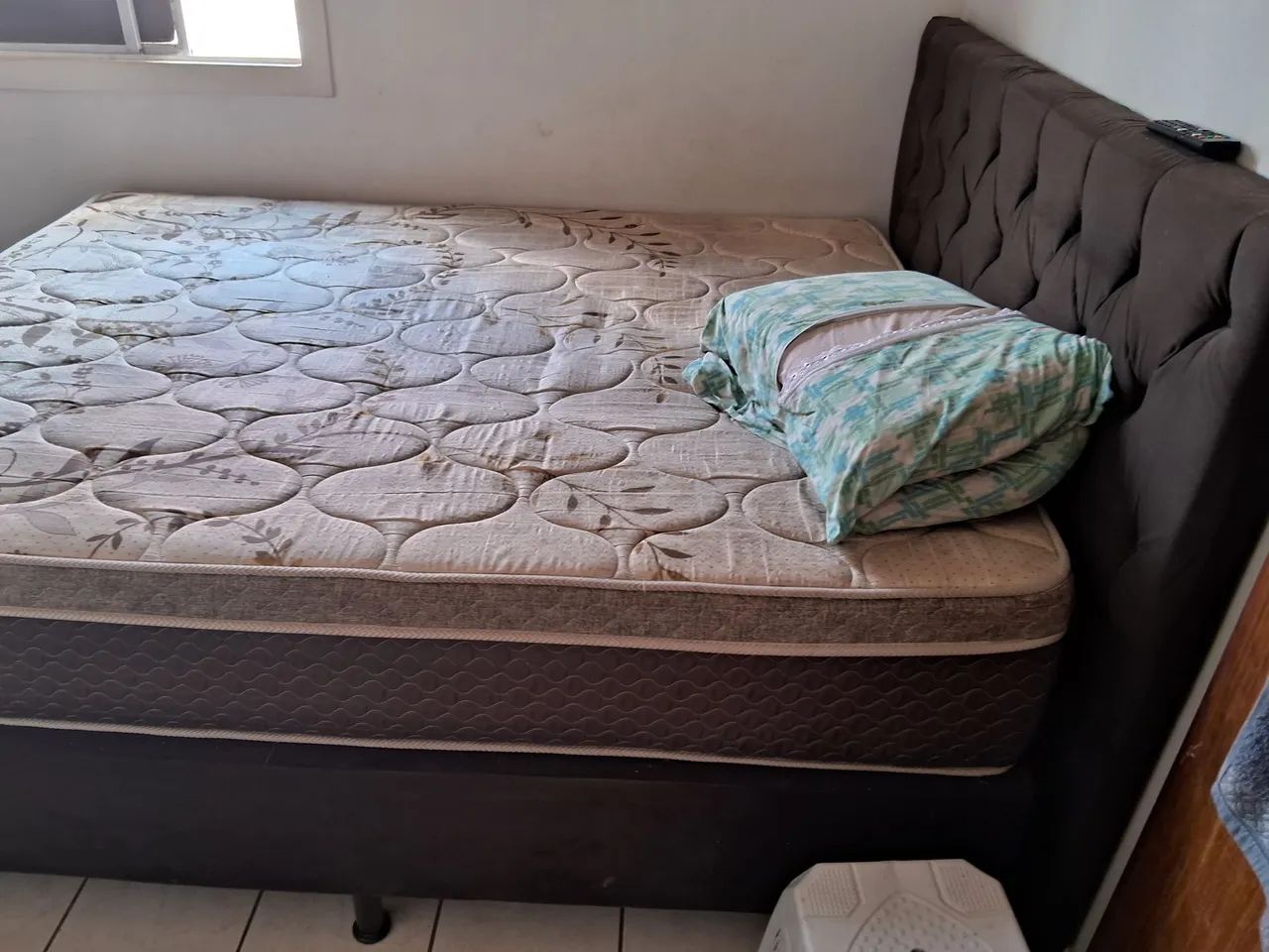 Vendo cama,guarda roupa ,mesa tudo