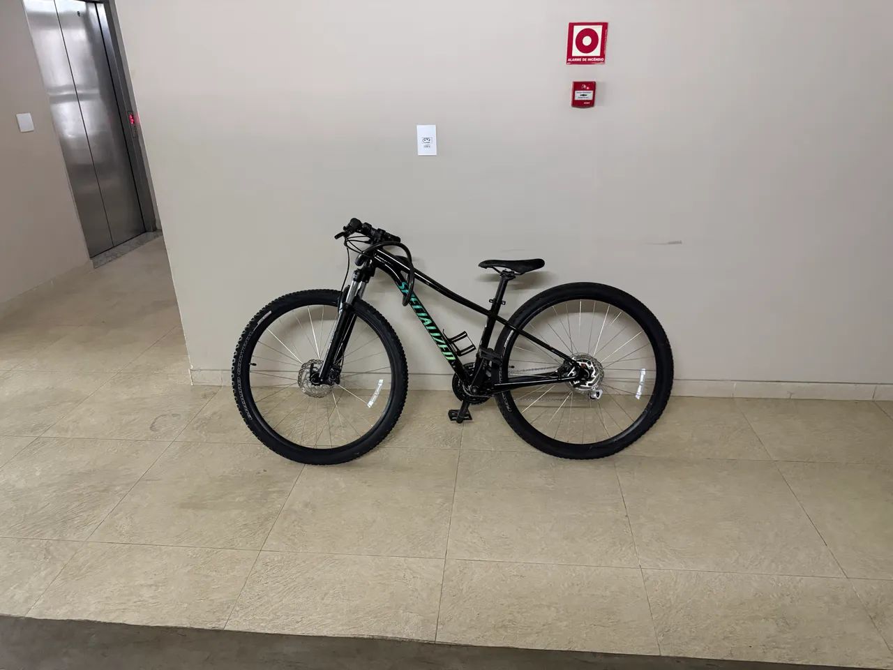 Bicicleta Specialized Rockhopper - Foto 5