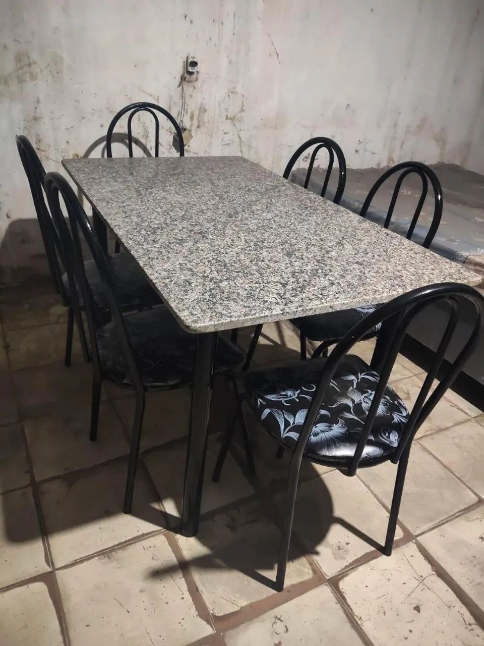 Mesa com seis cadeiras 65704316643971120