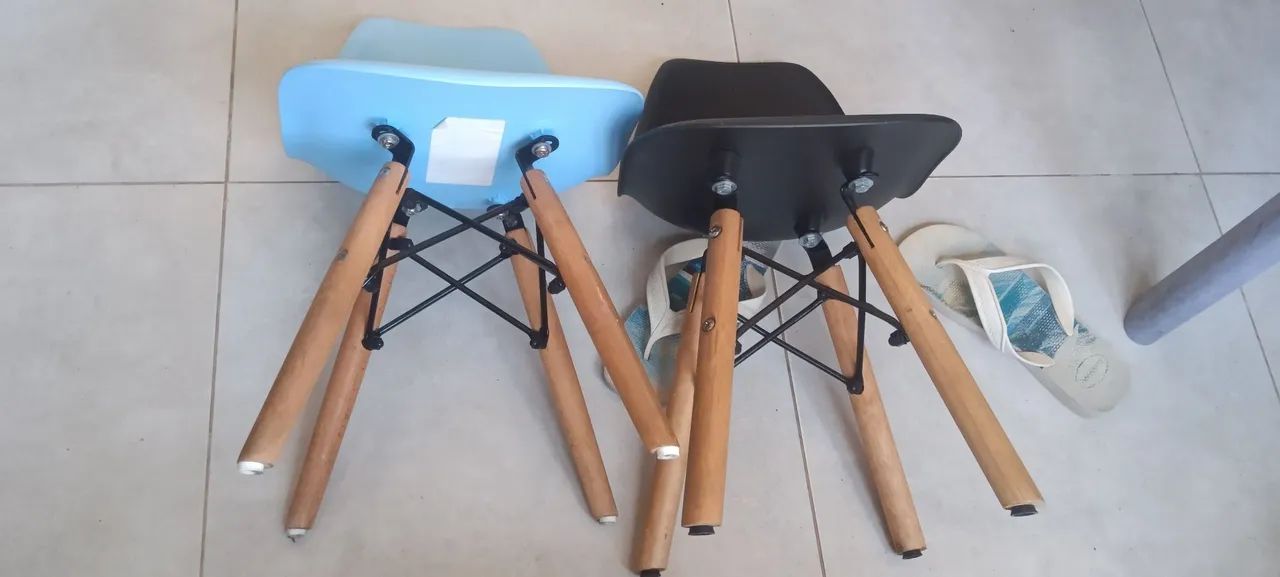 Mesa e duas banquetas em MDF para criança - Foto 4