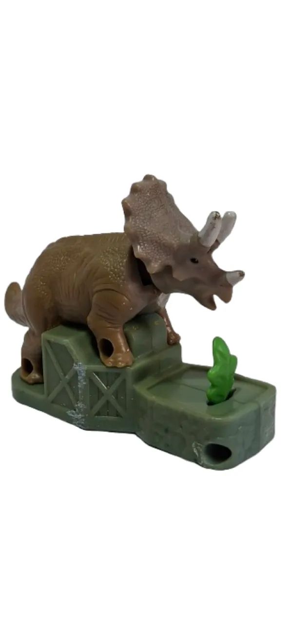 Boneco Triceratops Jurassic World Reino Ameaçado McD's 2018