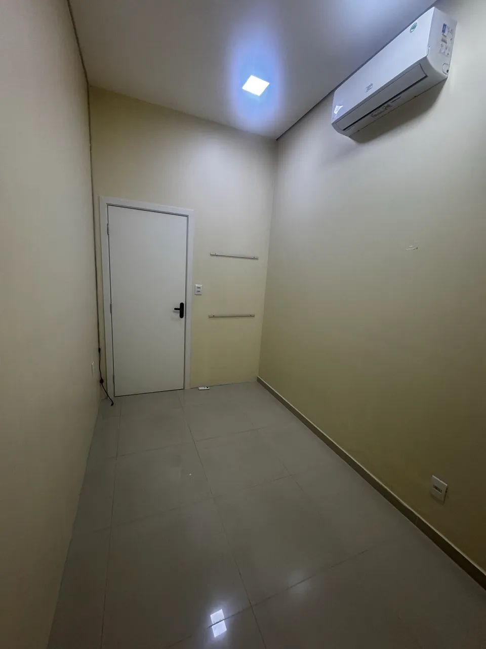 Massagista/extensão de cílios/ manicure e pedicure 