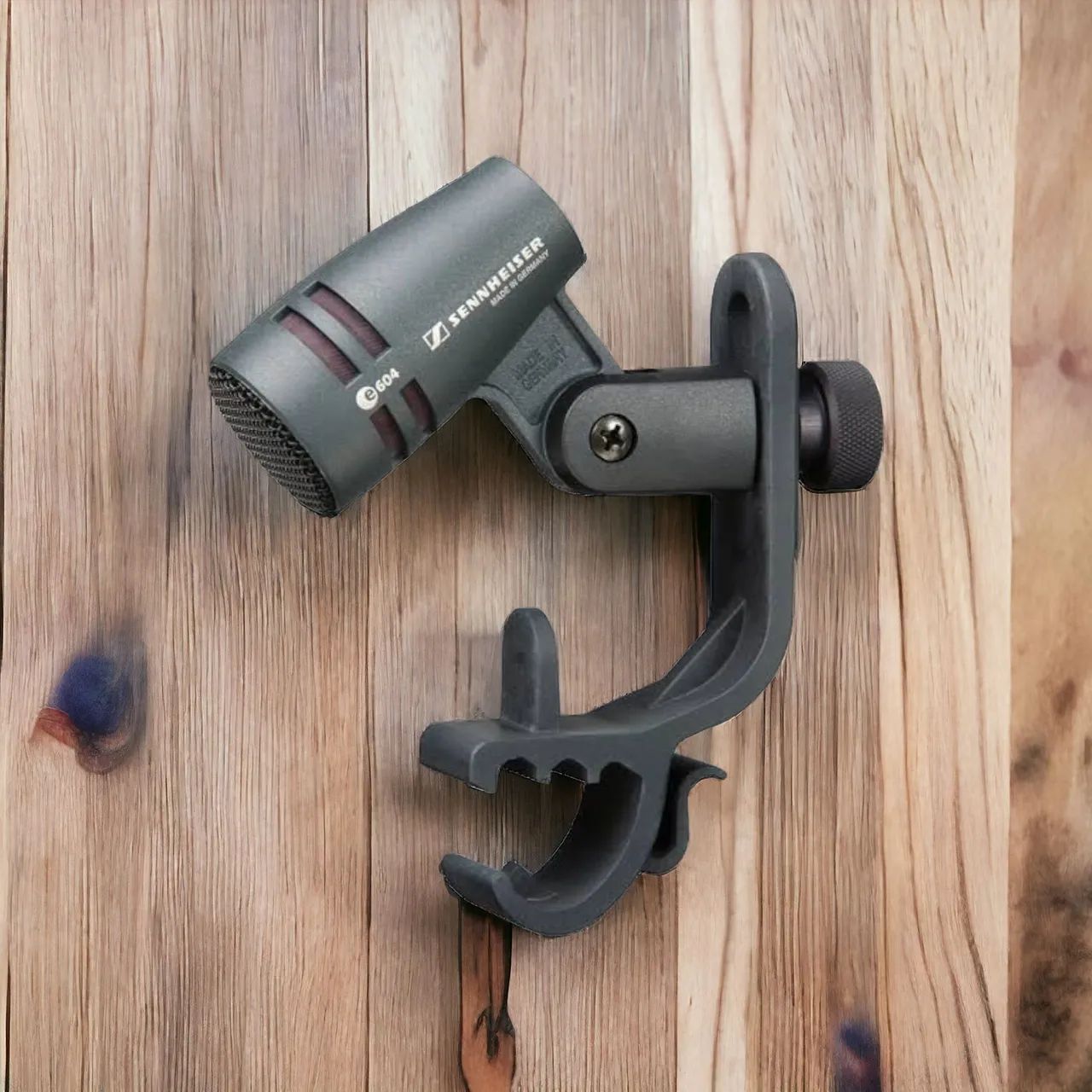 Microfone bateria E604 Sennheiser c/ garra clamp (novo