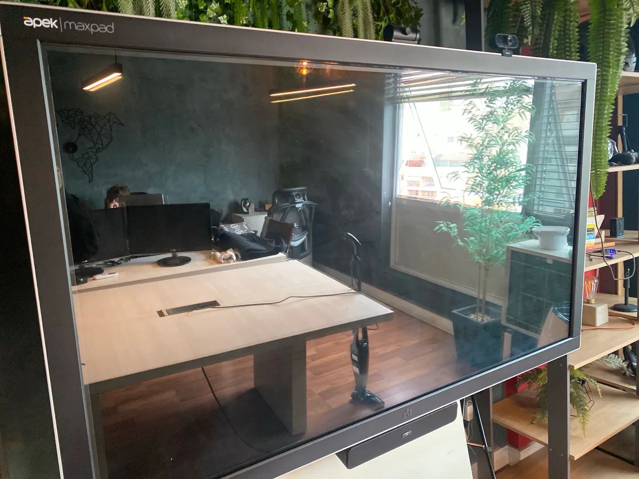 TV Gigante com PC embutido - windows + Pedestal(