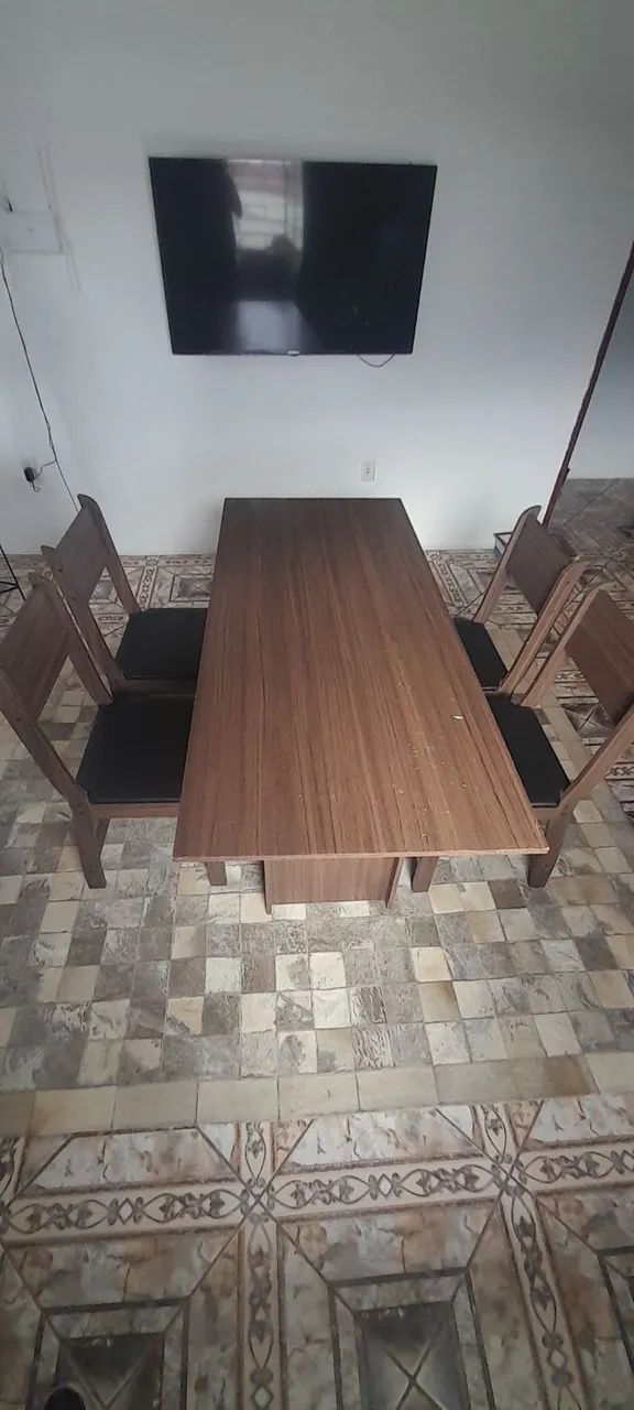 Mesa retangular com 4 cadeiras 