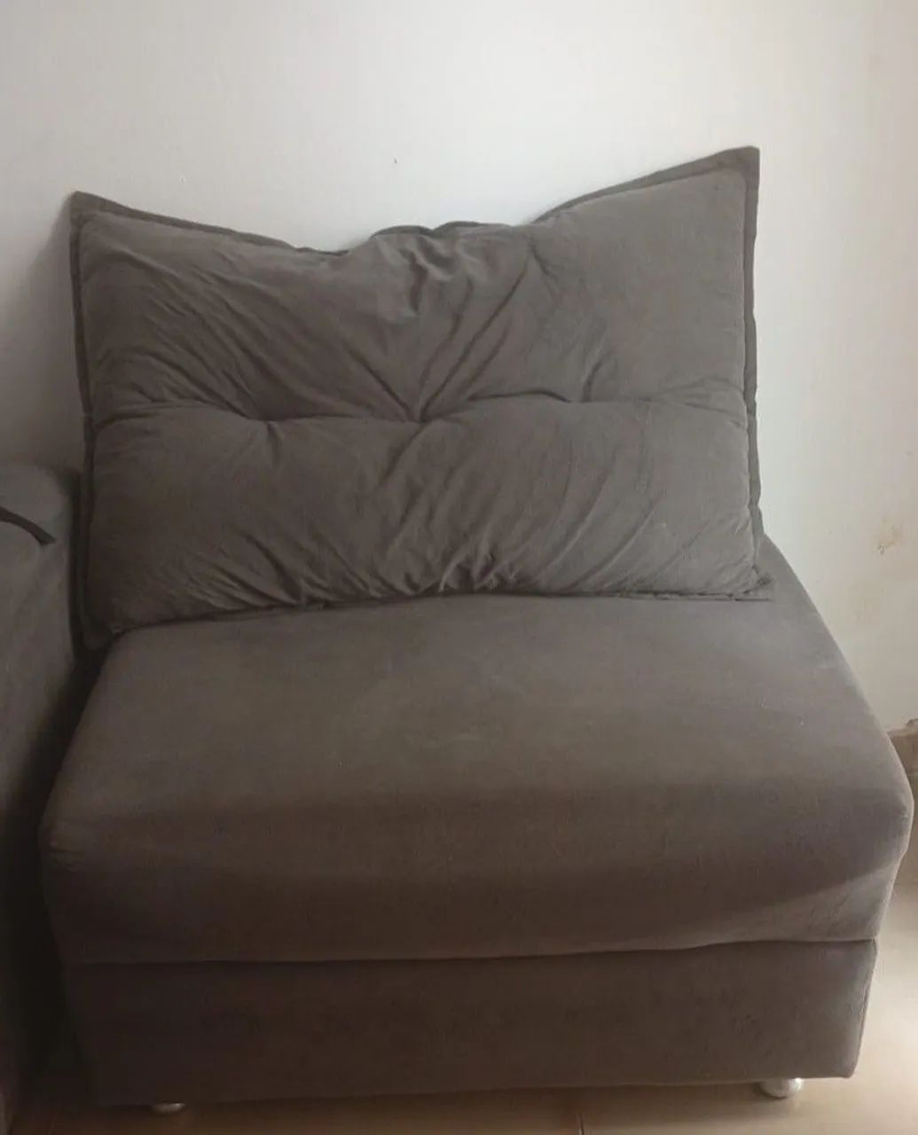 Sofá com almofada 