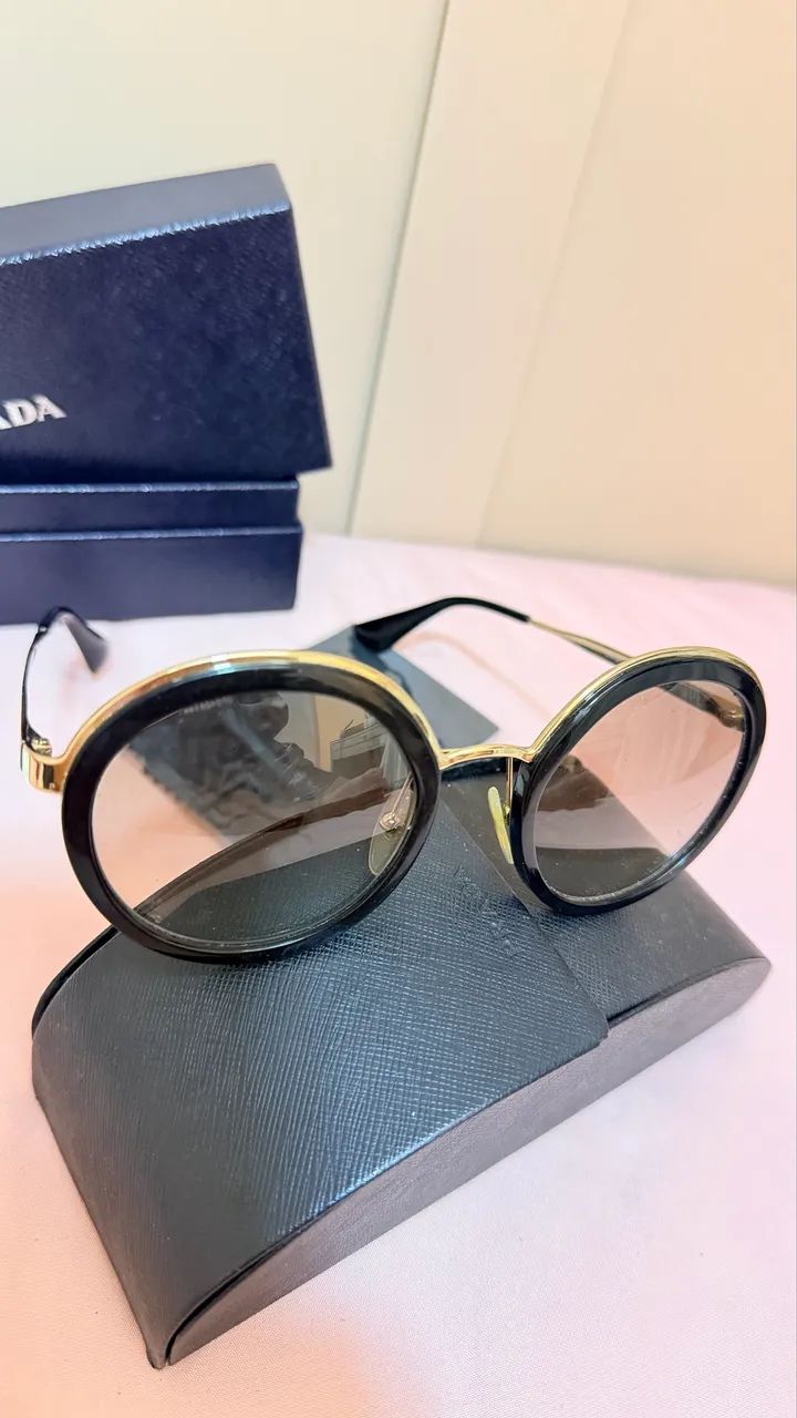 Óculos de Sol Prada Acetate Round Preto  c dourado 