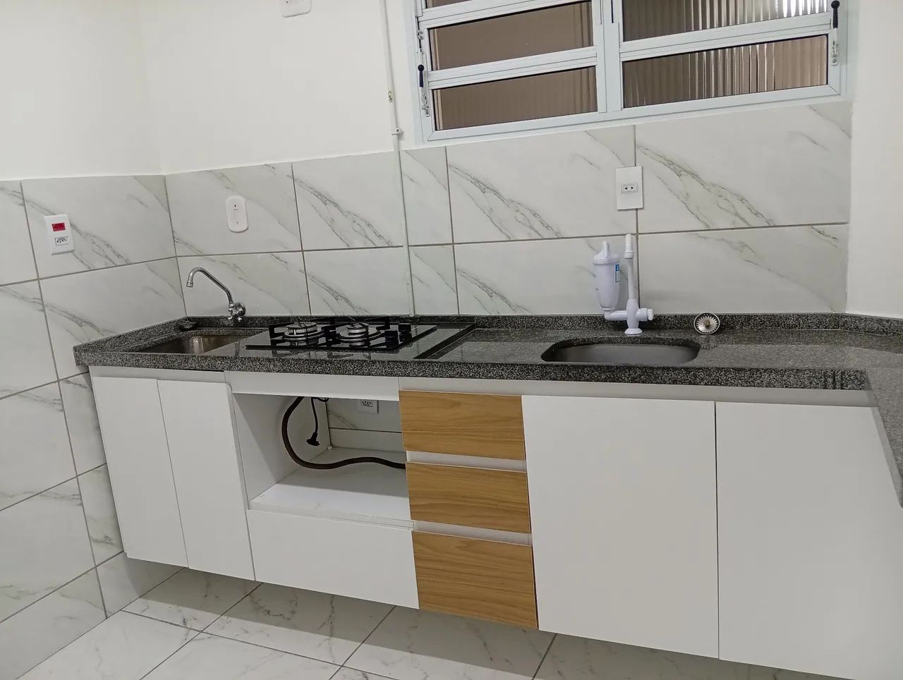 Bancada de granito com gabinete completo 