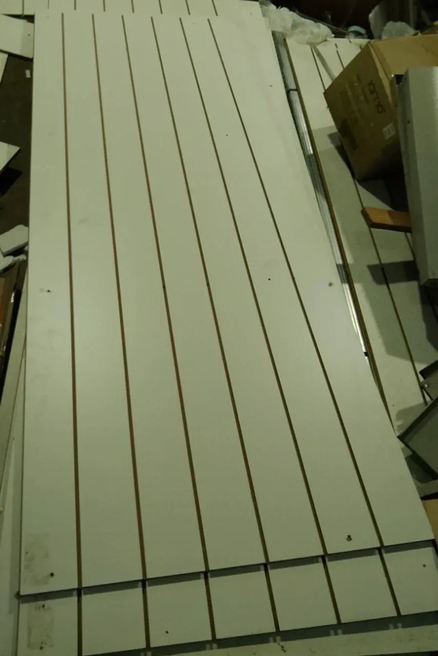 Painel canaletado em MDF. 