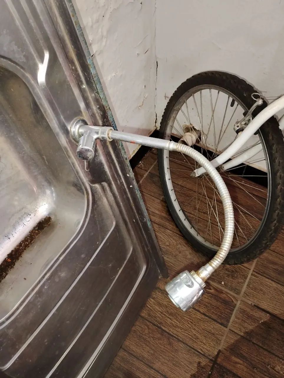 Vende se Pia de Cozinha com Torneira  - Foto 3