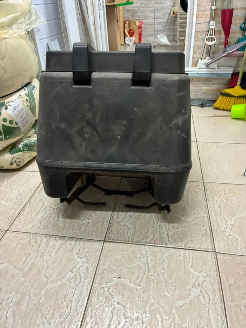 Bau de moto 80 Litros, Com Suporte para Moto - Foto 3