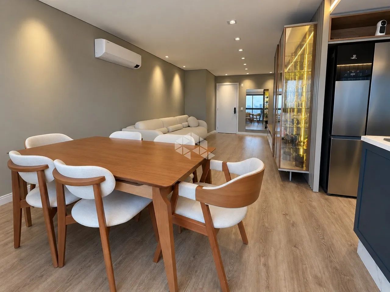 APARTAMENTO DE 3 QUARTOS COM SUÍTE À VENDA NO CENTRO DE PALHOÇA