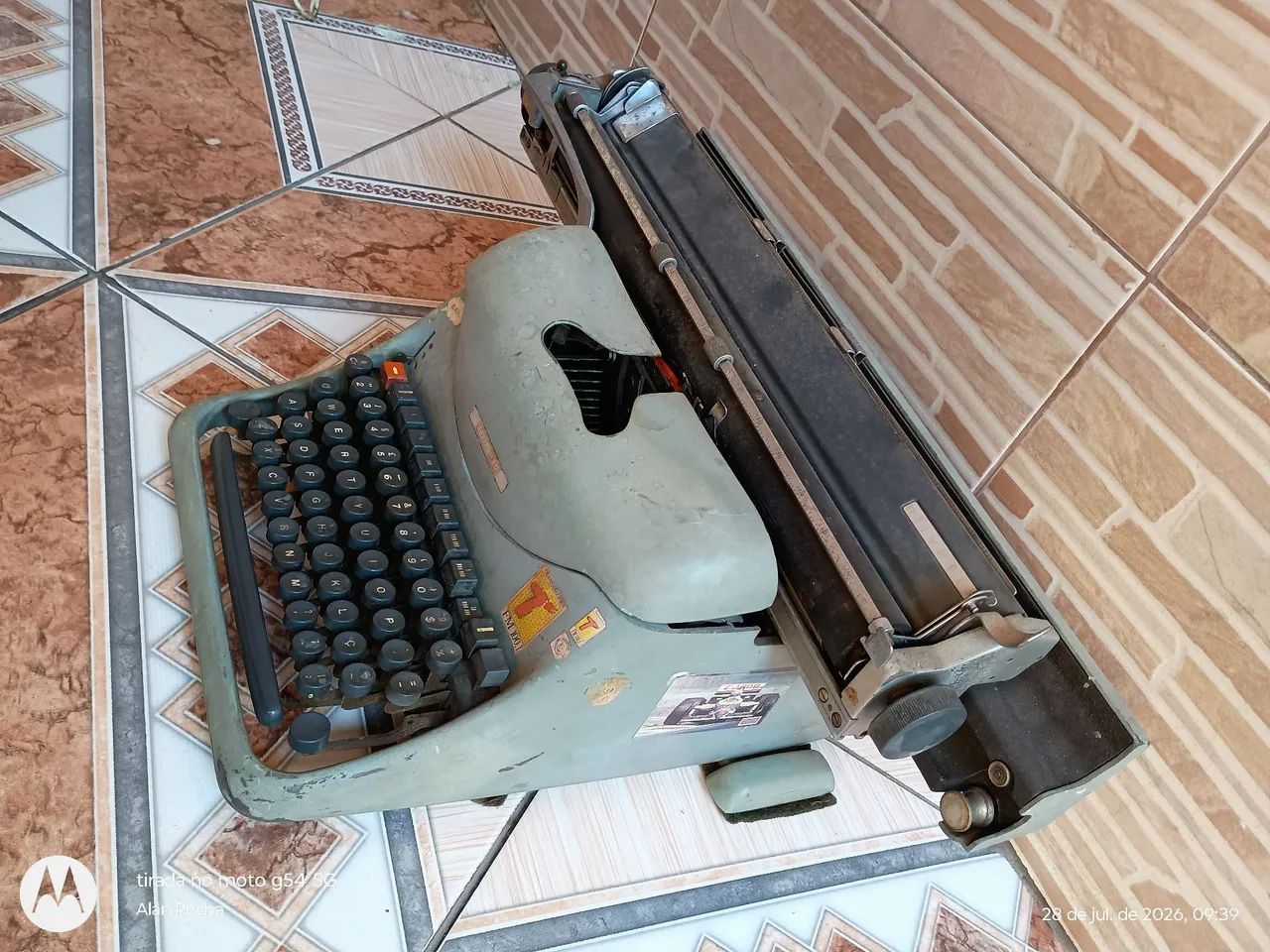 Máquina de escrever antiga  - Foto 3