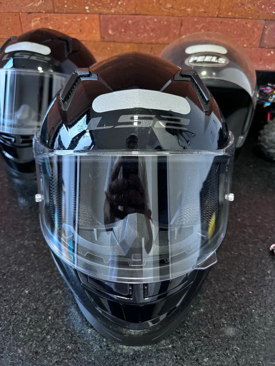 Vendo 3 capacetes sendo 2 zero km - Foto 2