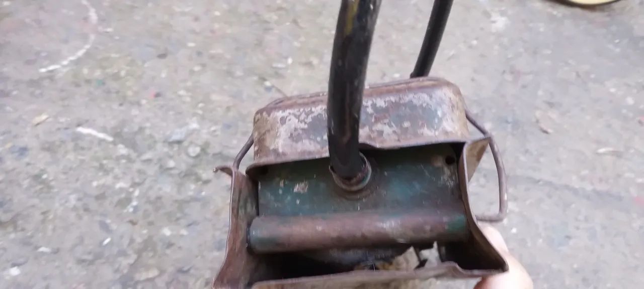 Máquina de encher pneu antiga  - Foto 2