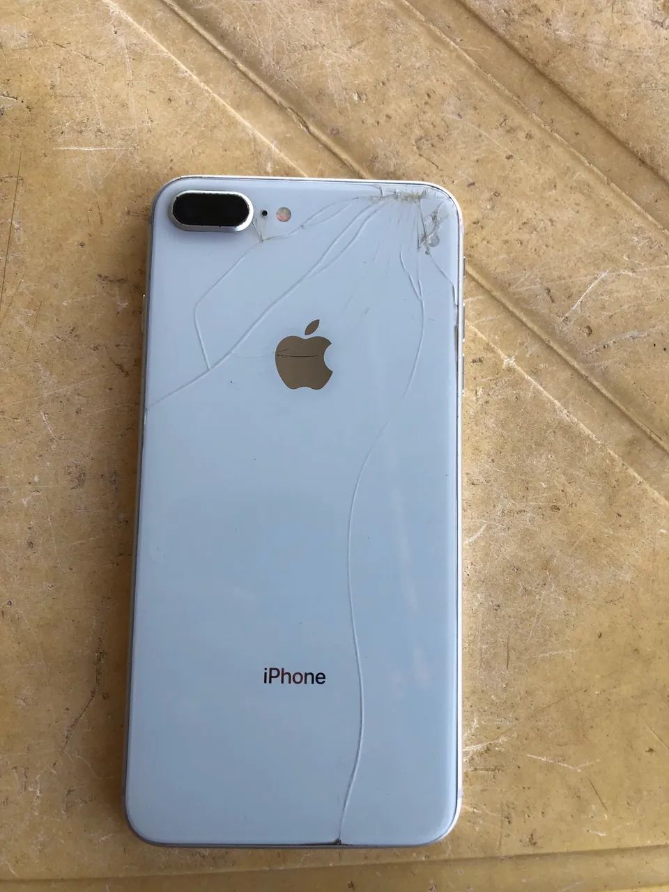 Vendo ou troco iPhone 8 Plus 64 gigas - Foto 2