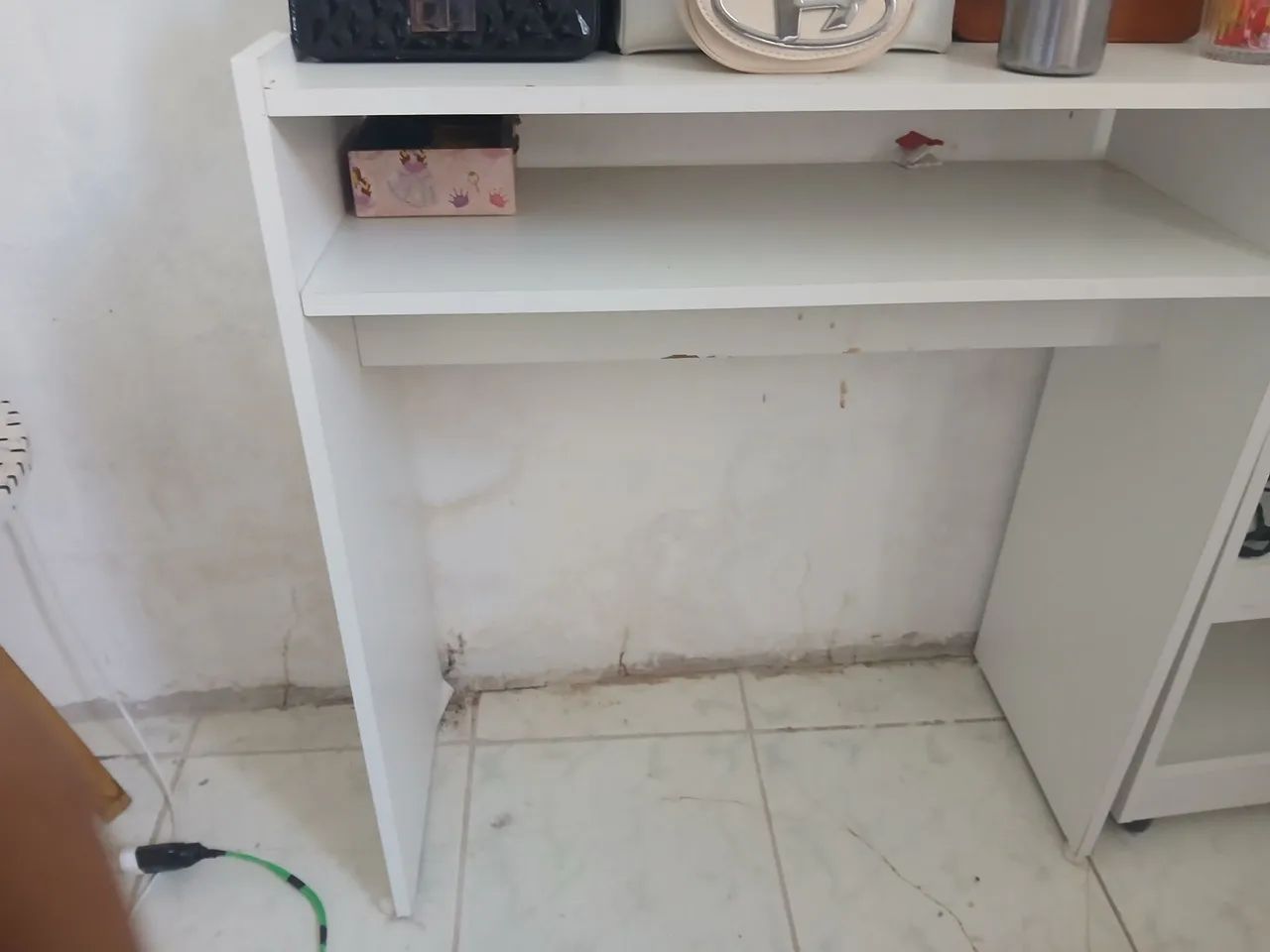 Vende se mesa de manicure