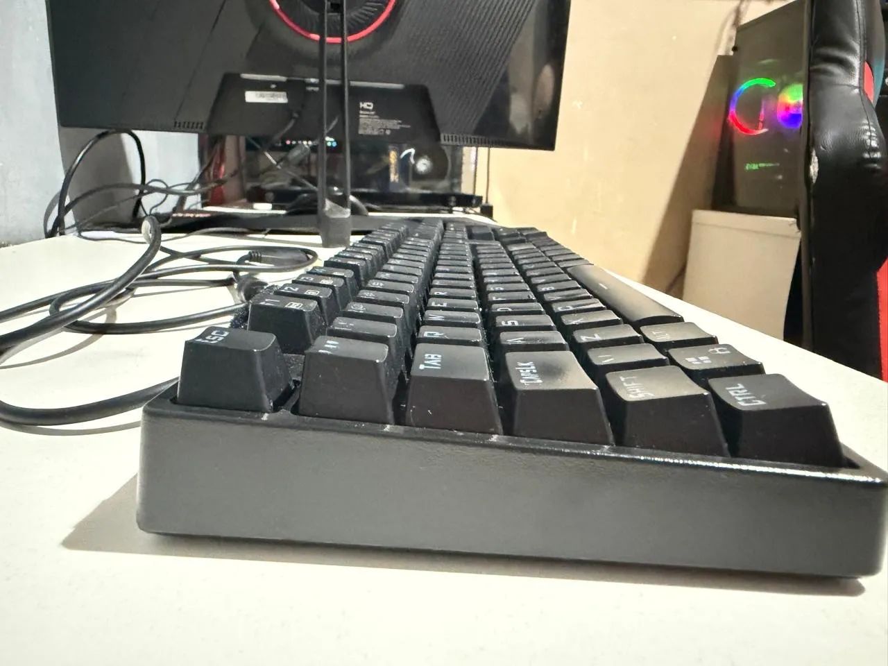 Teclado Mecânico Redragon Surara Pro RGB Switch Red