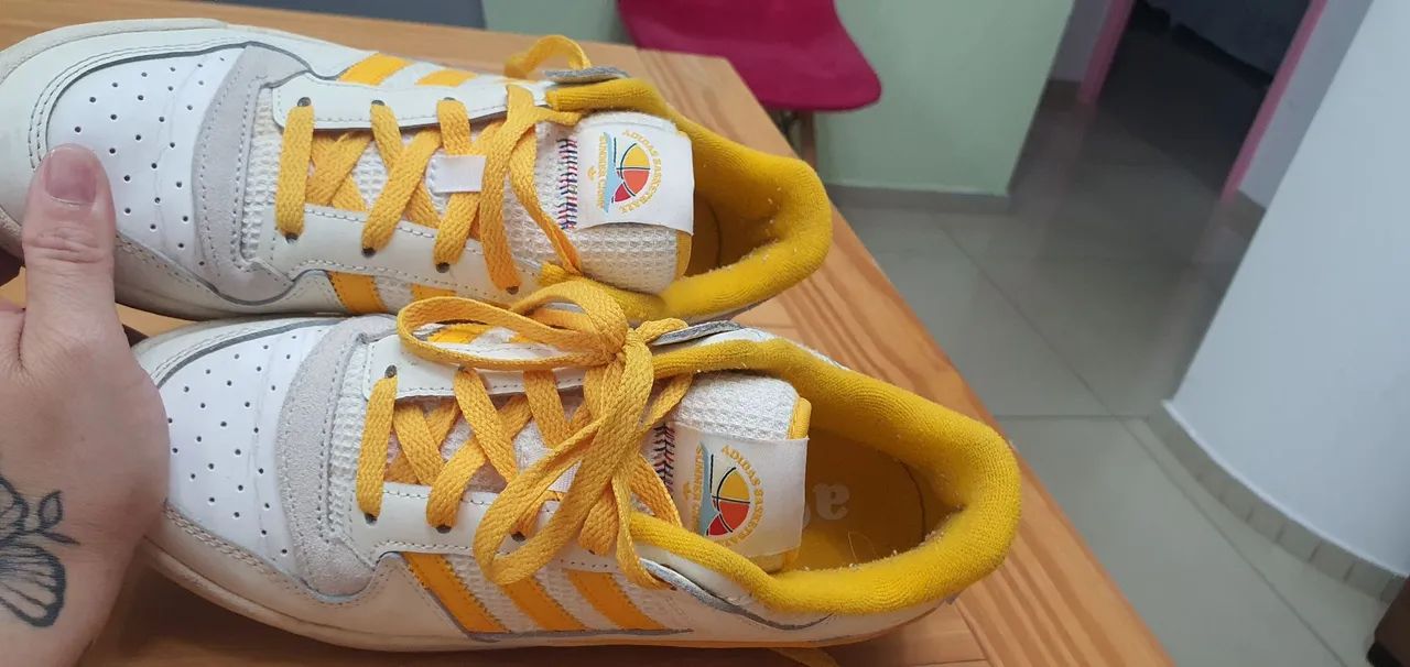 Tênis Adidas original perfeito estado. Edição limitada - Foto 4