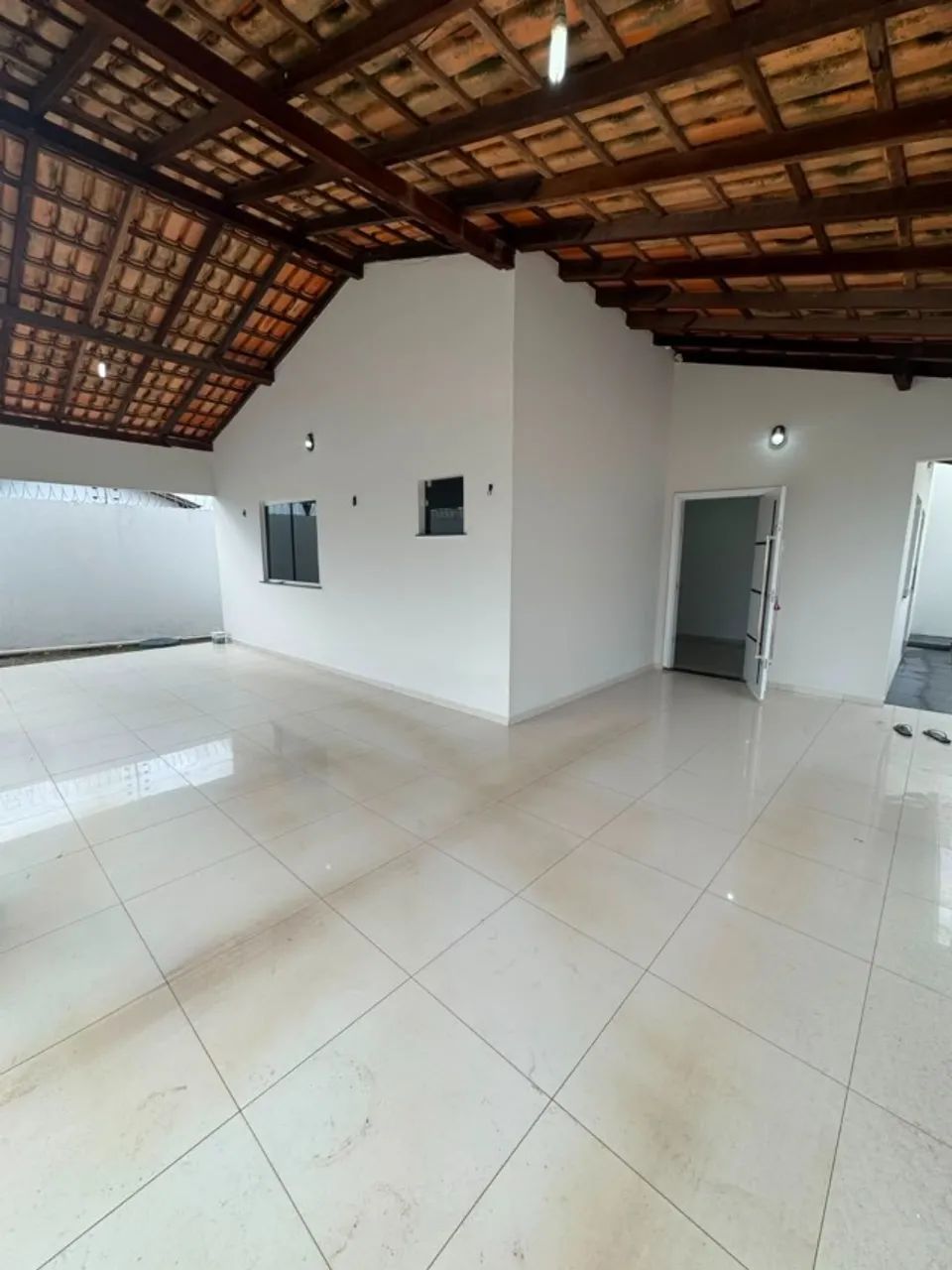Aluga-se casa com piscina no Cidade Satélite - Foto 2