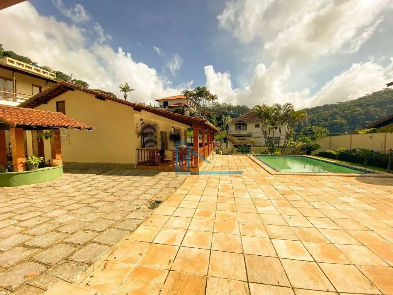 Casa linear com lazer próprio - Apenas 10 minutos do centro de Teresópolis