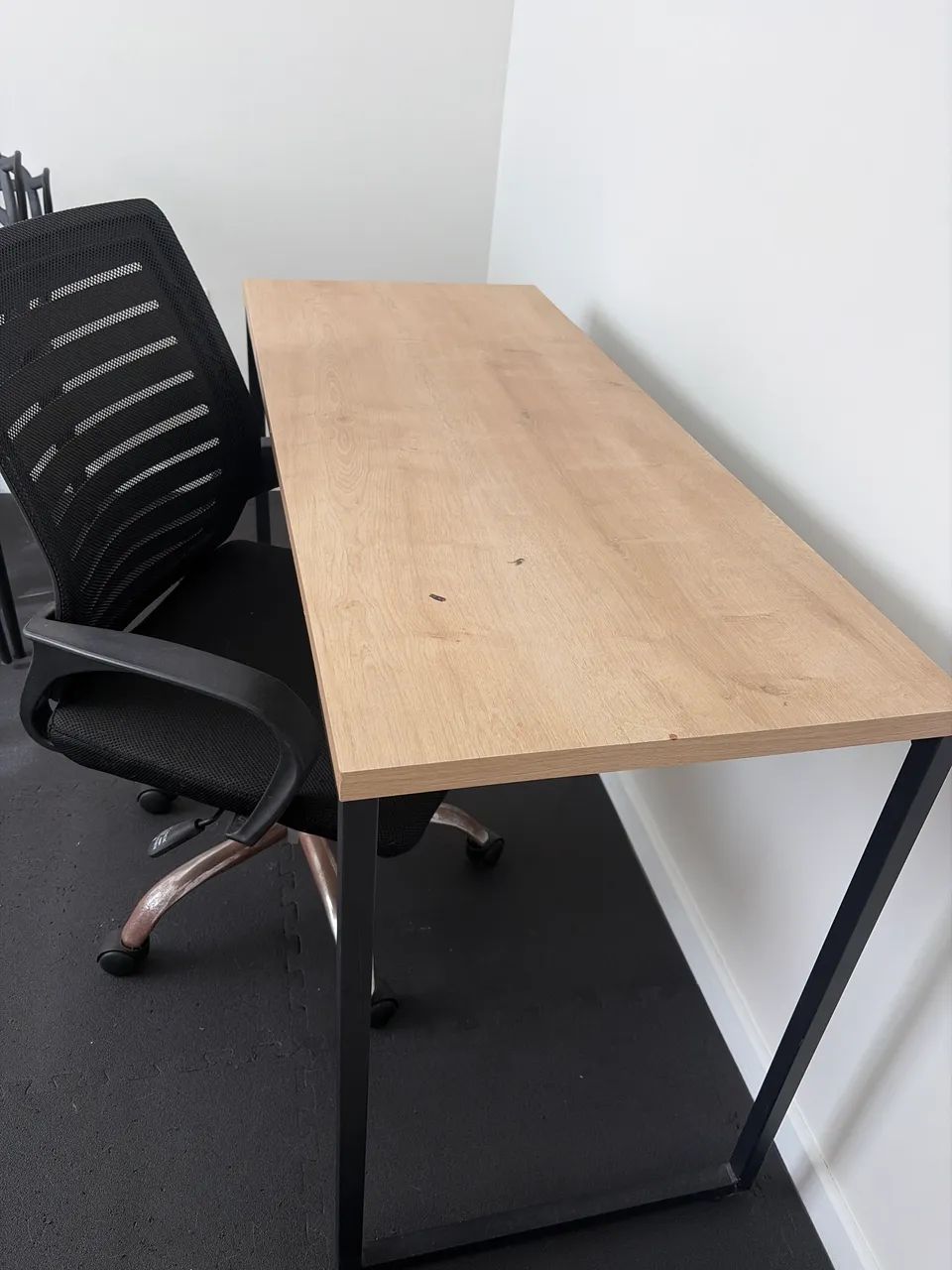 Conjunto mesa e cadeira simples para escritório  - Foto 3