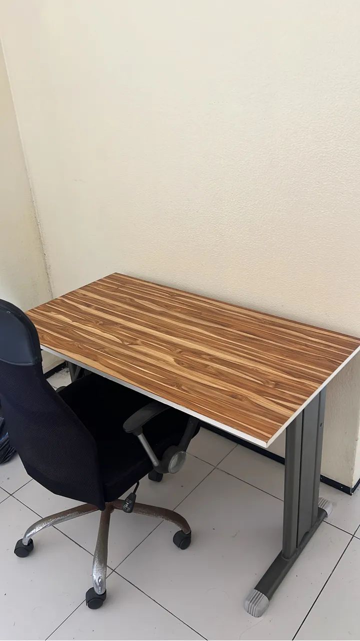 Mesa e cadeira para escritório 