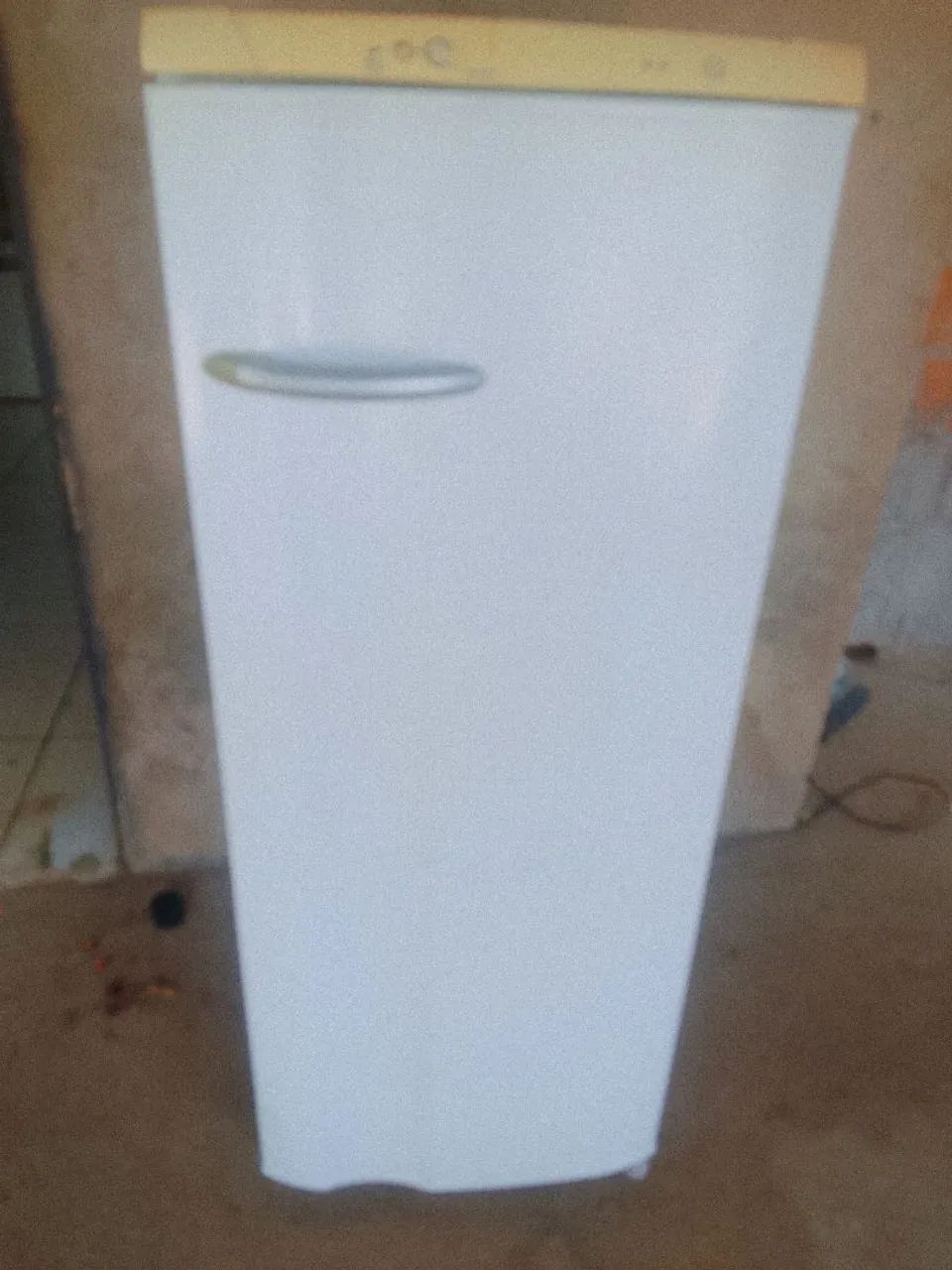Vendo geladeira funcionando perfeitamente 