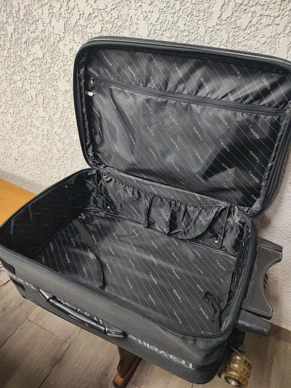VENDO MALA COM RODINHAS - Foto 2