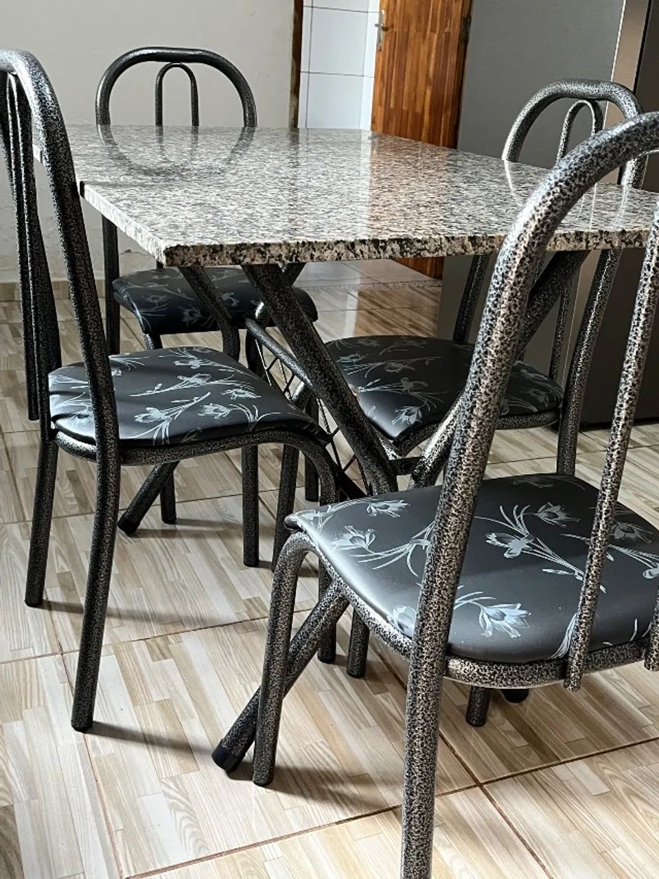 Mesa de jantar 4 cadeiras - Foto 5