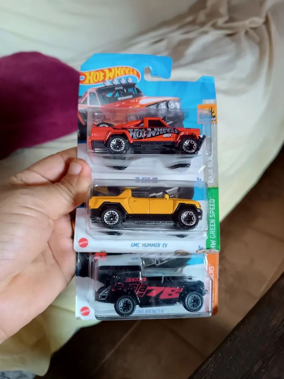 HOT Wheels lote com 3 unidades 