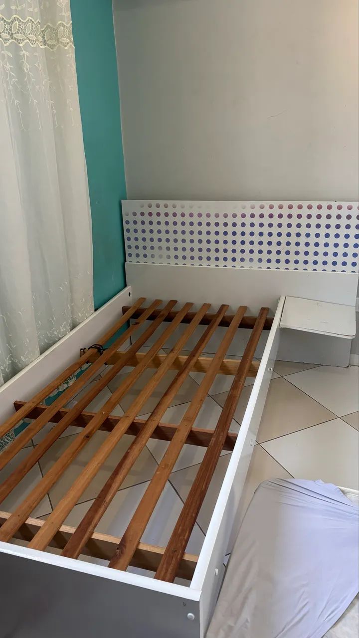 Desapego cabeceias e cama de solteiro