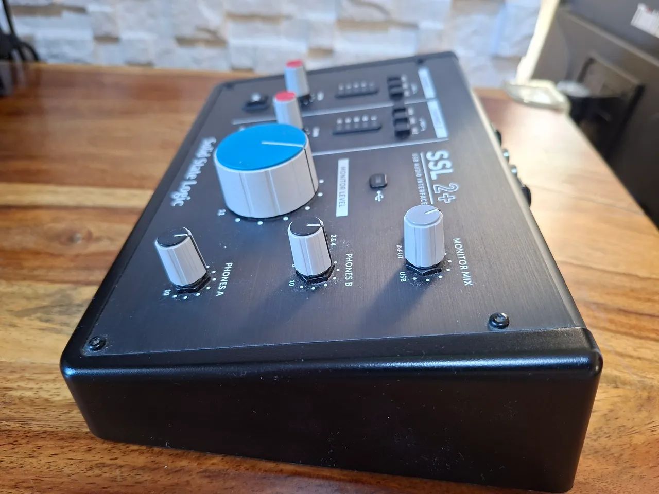 Interface Solid State Logic SSL 2+ - Instrumentos musicais