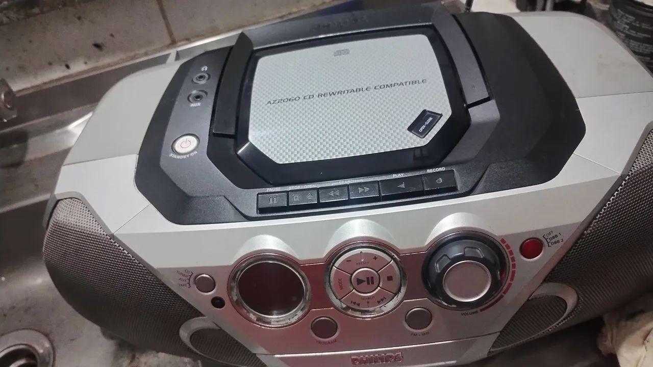 Vendo Rádio Philips com CD 