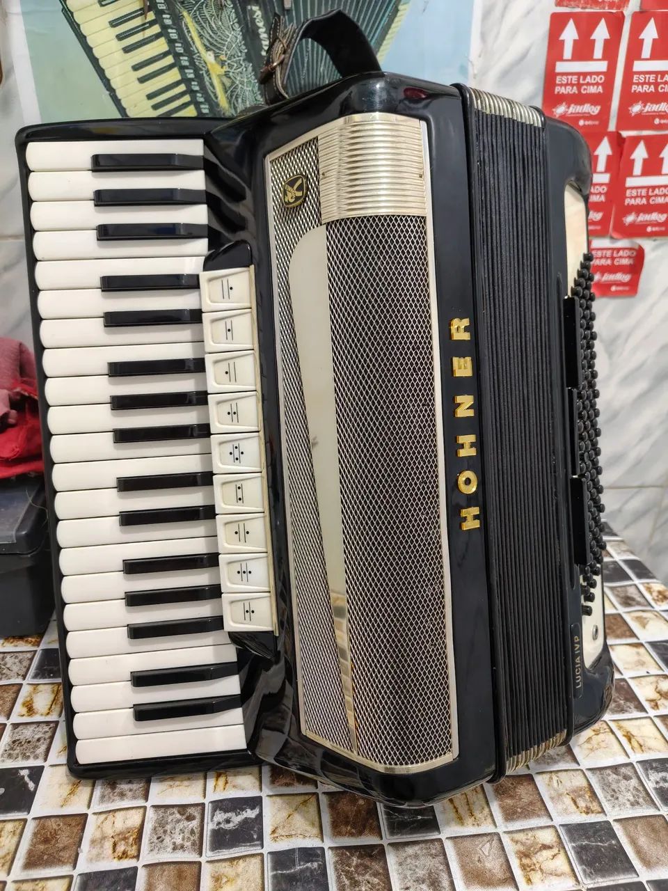 Sanfona HOHNER 96 baixos quartas - Foto 3