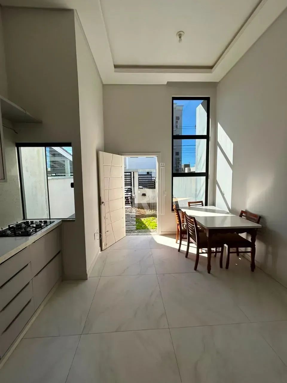 Casa semi mobiliada para locação com suíte, área de lavanderia coberta, vaga de garagem e  - Foto 5