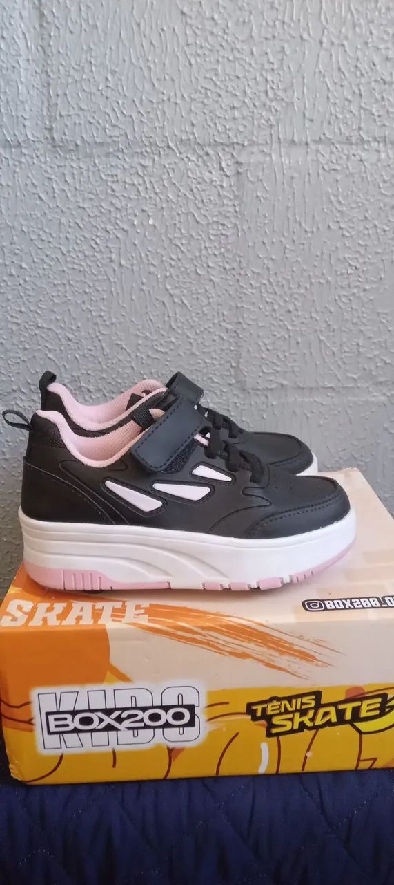 Tênis Rodinha tamanho 31 ( preto com rosa)