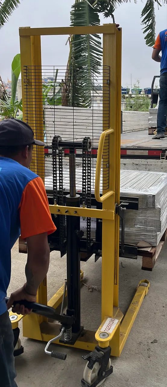 Empilhadeira Manual 2000kg Usada 