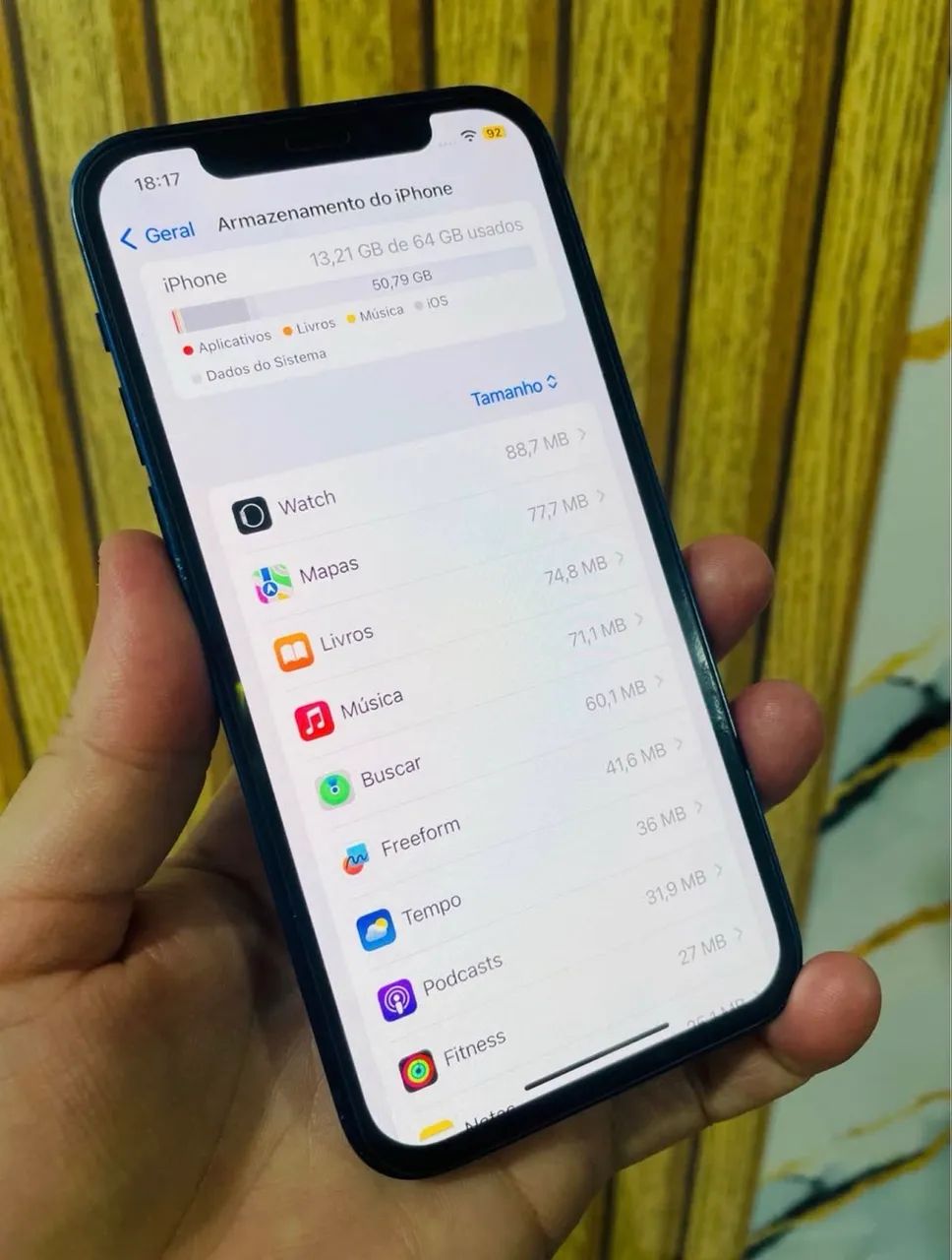 iPhone 12 64GB Em perfeito estado. Pegando perfeitamente. - Foto 2