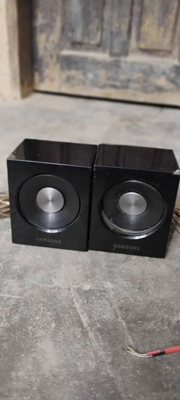 Caixa Speaker Home Samsung PS / HT com cabo usado - Foto 3