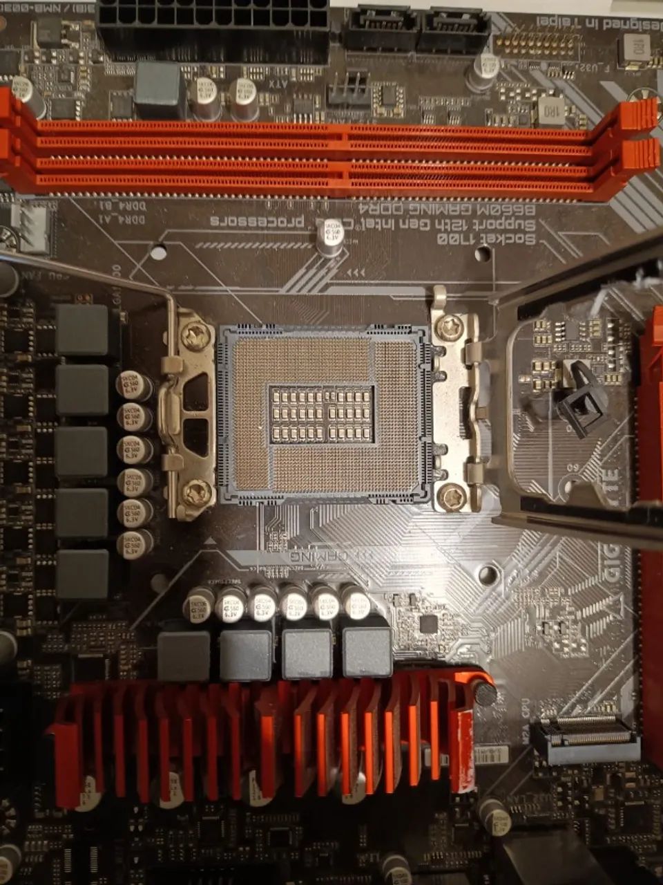 Placa mãe Gigabyte B660m Gaming com defeito - Foto 4