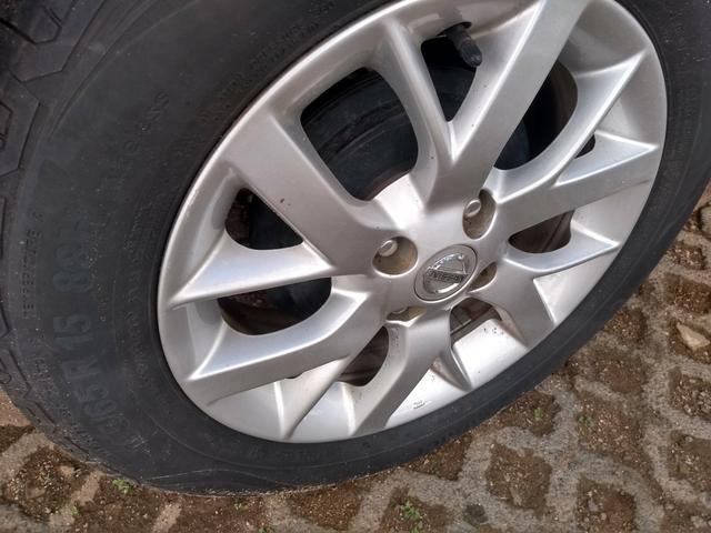 Nissan Versa - Foto 3