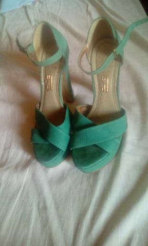 Vendo Sandalias tamanho 35 36