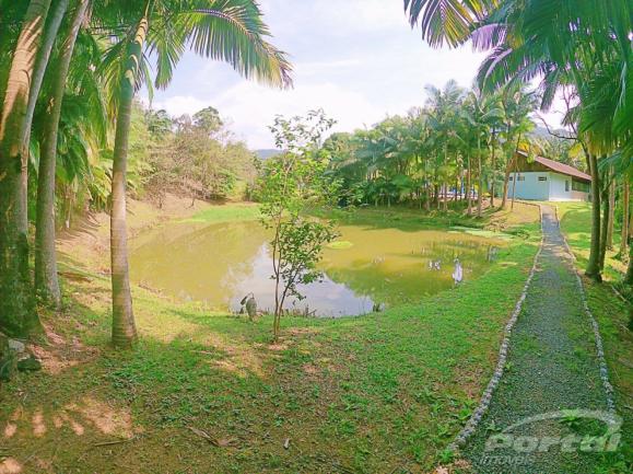 O sítio possui quadra de futebol, piscina, salão de festas com capacidade para 150 pessoas - Foto 17