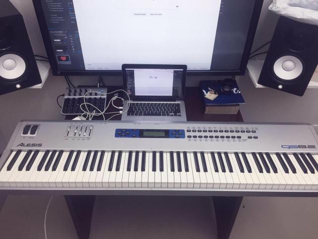 Teclado sintetizador - Alesis QS8.2