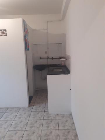 Aluga-se kitnet para solteiro
