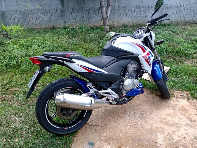 CB300 TOP COM TODOS OS ACESSÓRIOS .